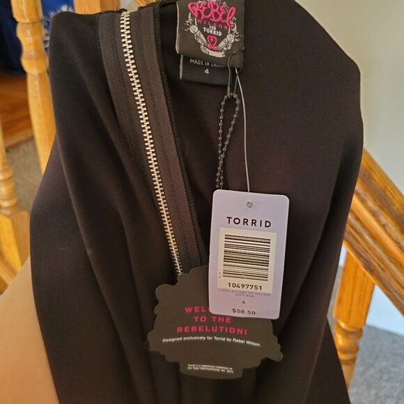 Torrid X Rebel Wilson Heart Patch Pencil Skirt Size 4X - Picture 6 of 7